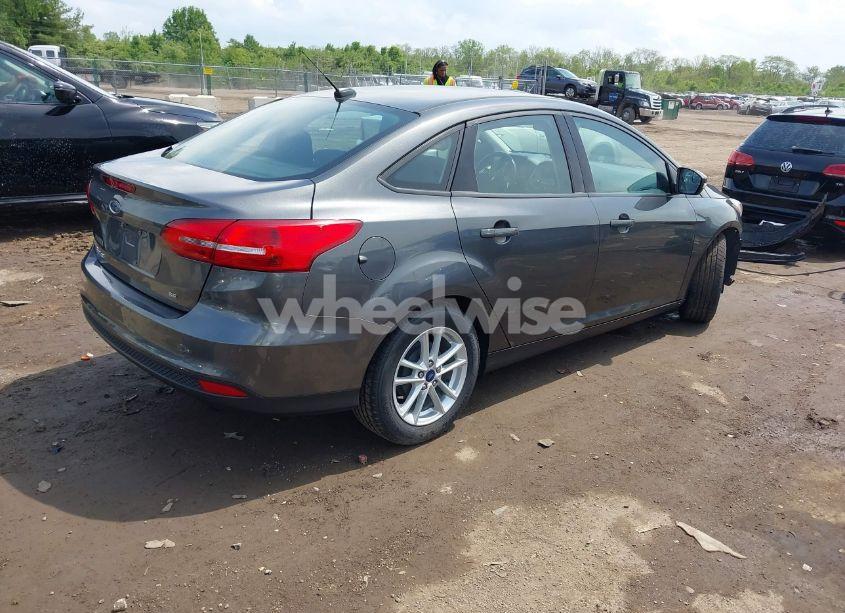 Photo 4 of 2017 Ford Focus SE (VIN 1FADP3F23HL203732)