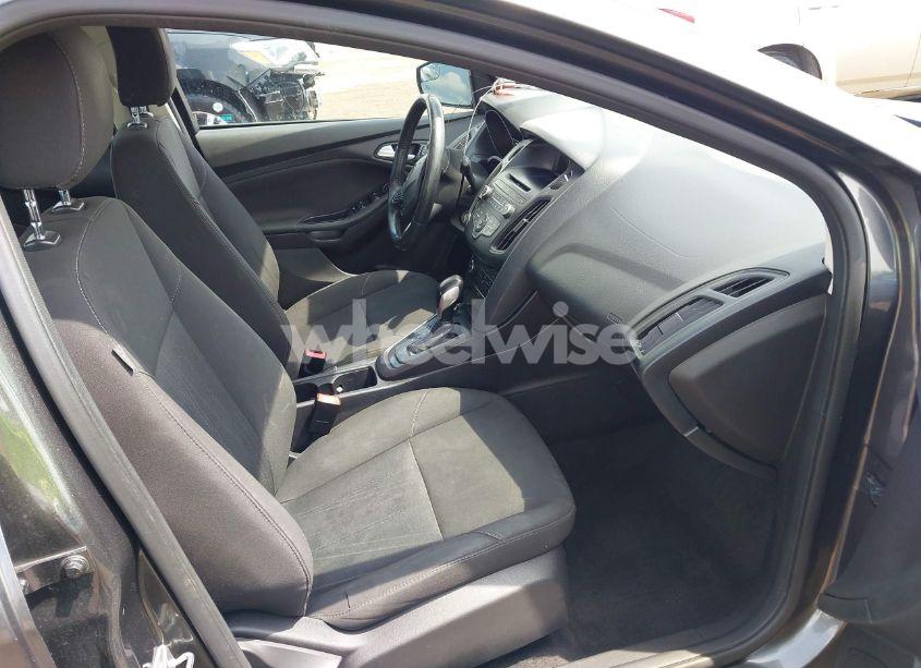 Photo 5 of 2017 Ford Focus SE (VIN 1FADP3F23HL203732)