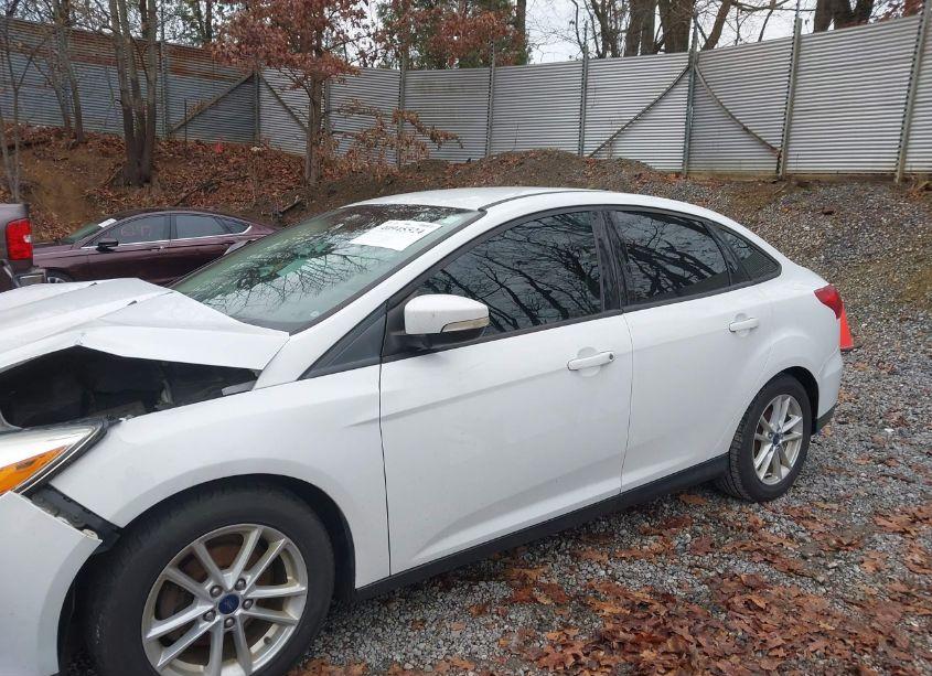 Photo 12 of 2017 Ford Focus SE (VIN 1FADP3F23HL216710)