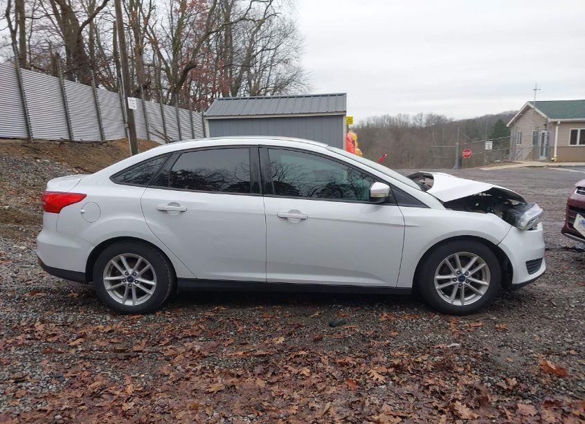 Photo 14 of 2017 Ford Focus SE (VIN 1FADP3F23HL216710)