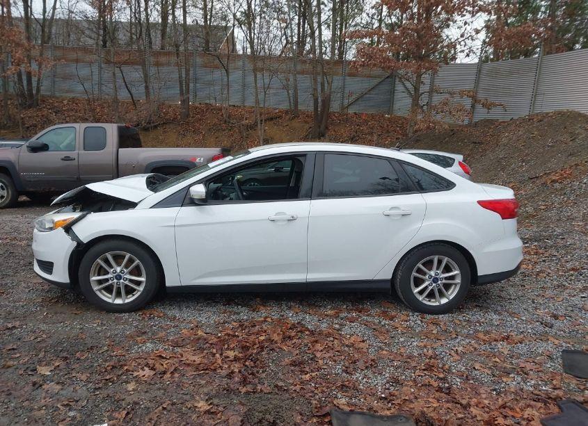 Photo 15 of 2017 Ford Focus SE (VIN 1FADP3F23HL216710)