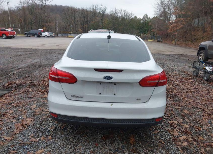 Photo 17 of 2017 Ford Focus SE (VIN 1FADP3F23HL216710)