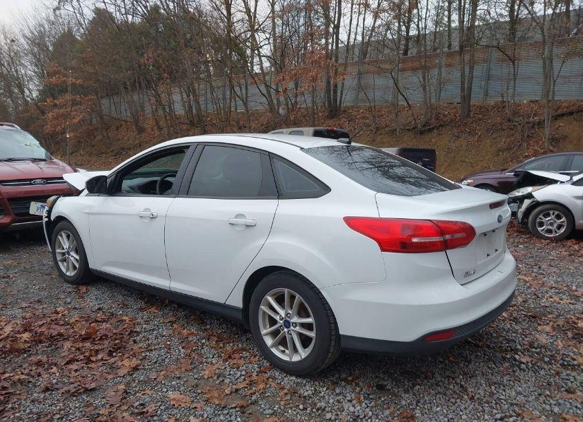 Photo 3 of 2017 Ford Focus SE (VIN 1FADP3F23HL216710)