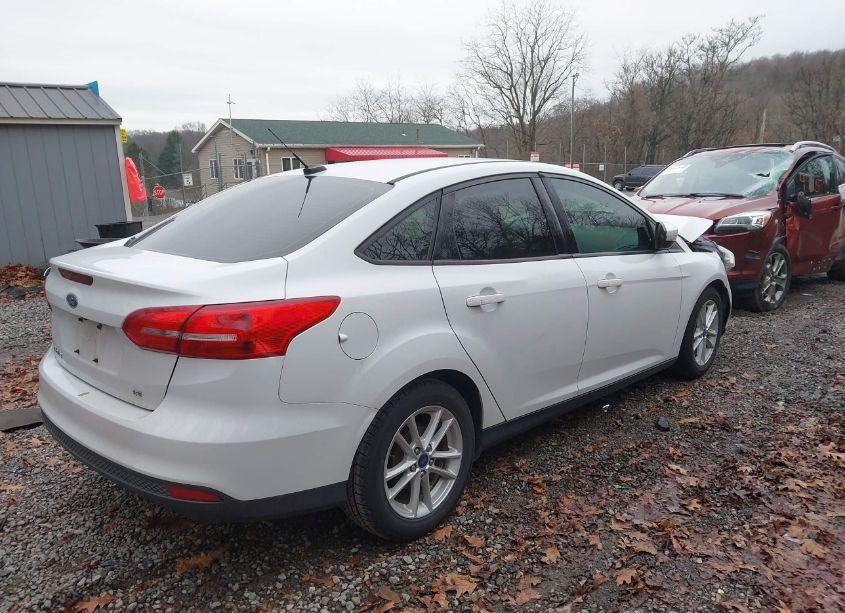 Photo 4 of 2017 Ford Focus SE (VIN 1FADP3F23HL216710)