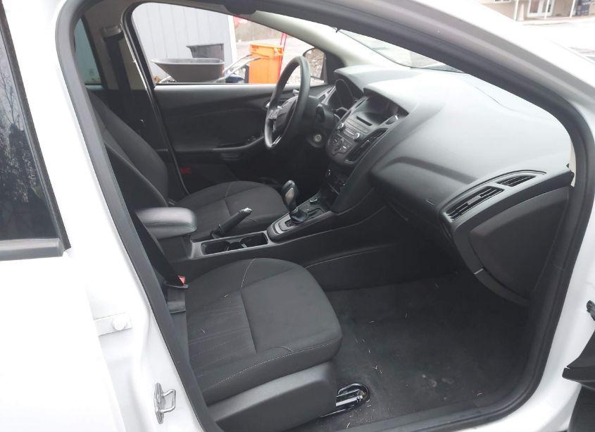 Photo 5 of 2017 Ford Focus SE (VIN 1FADP3F23HL216710)