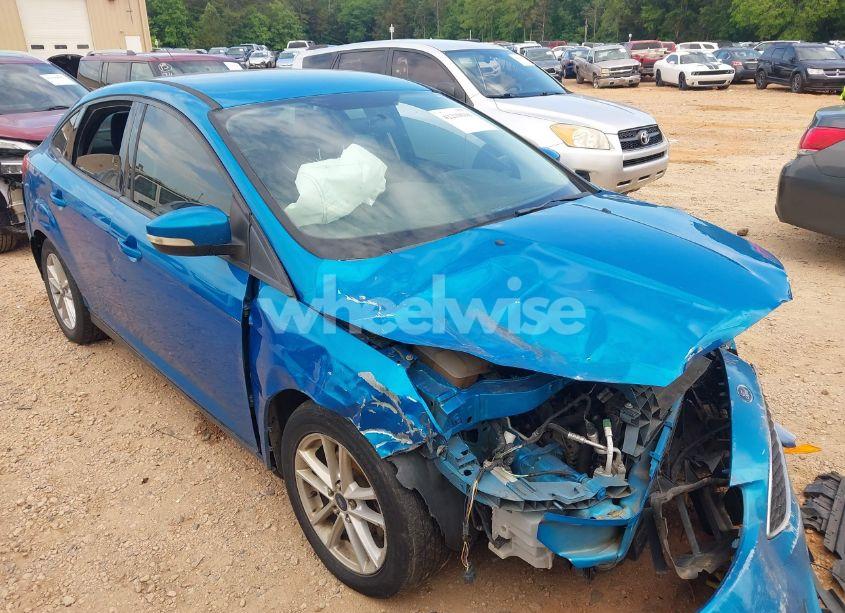 2017 Ford Focus SE (VIN 1FADP3F23HL220837) main photo