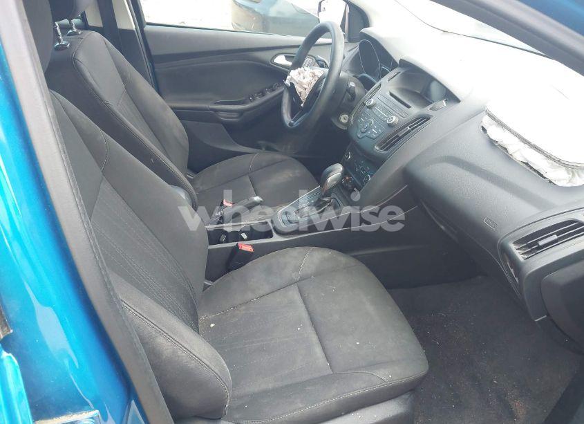 Photo 5 of 2017 Ford Focus SE (VIN 1FADP3F23HL220837)