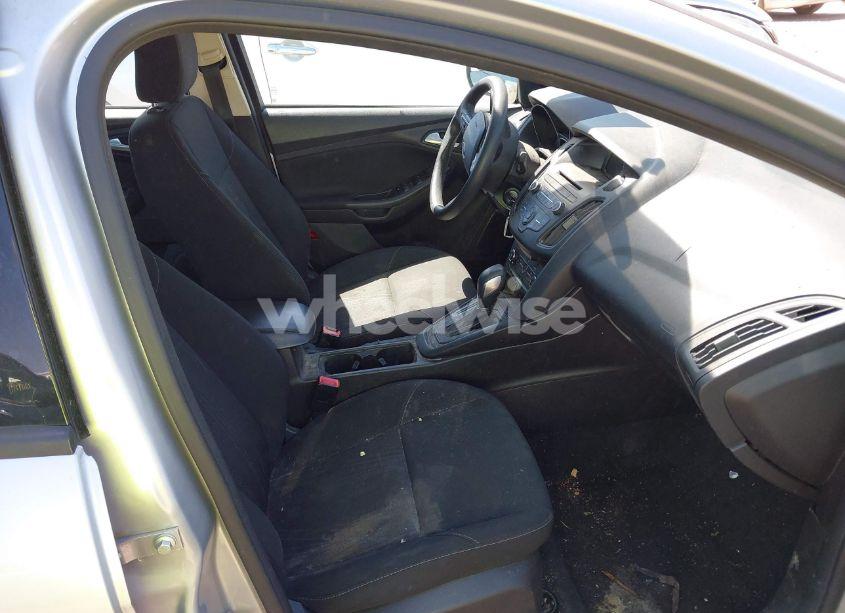 Photo 5 of 2017 Ford Focus SE (VIN 1FADP3F23HL286837)