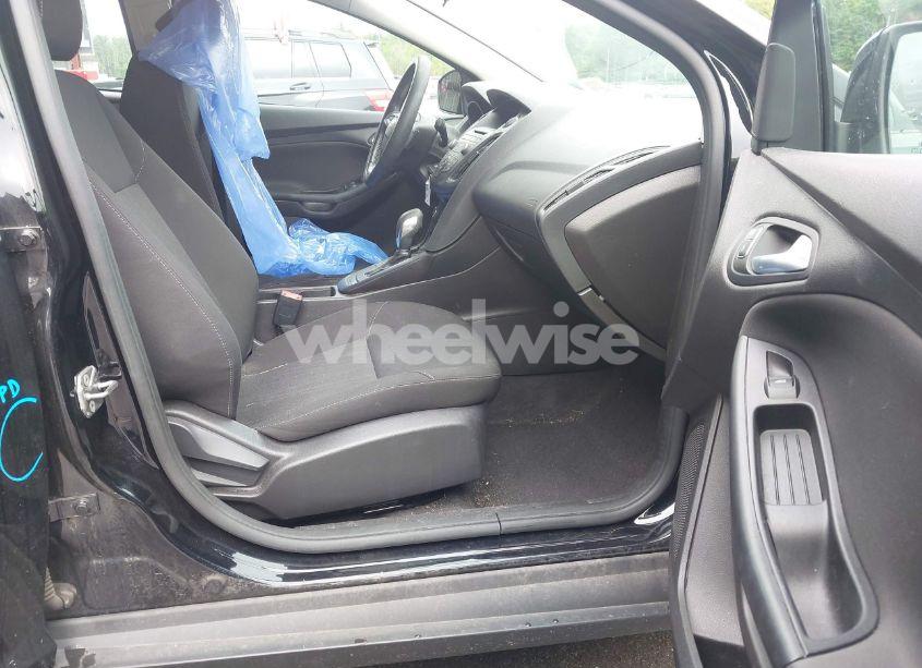 Photo 5 of 2017 Ford Focus SE (VIN 1FADP3F23HL293741)