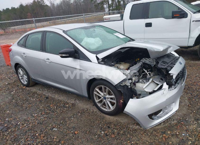 2017 Ford Focus SE (VIN 1FADP3F23HL300025) main photo