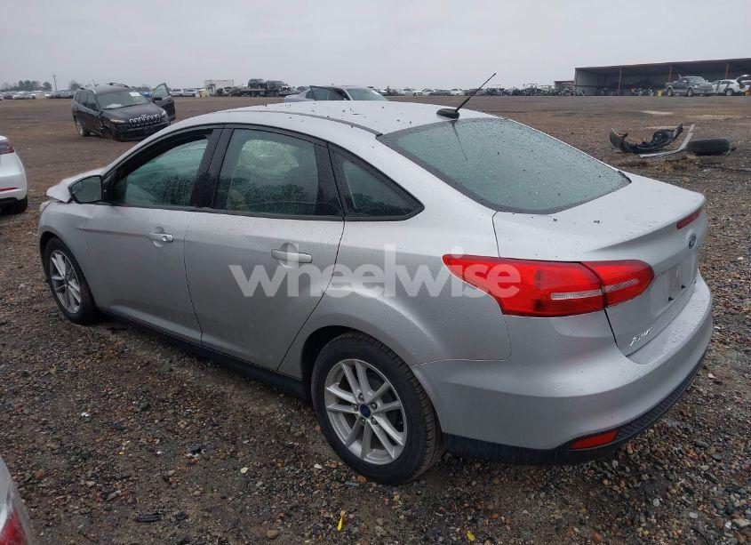 Photo 3 of 2017 Ford Focus SE (VIN 1FADP3F23HL300025)