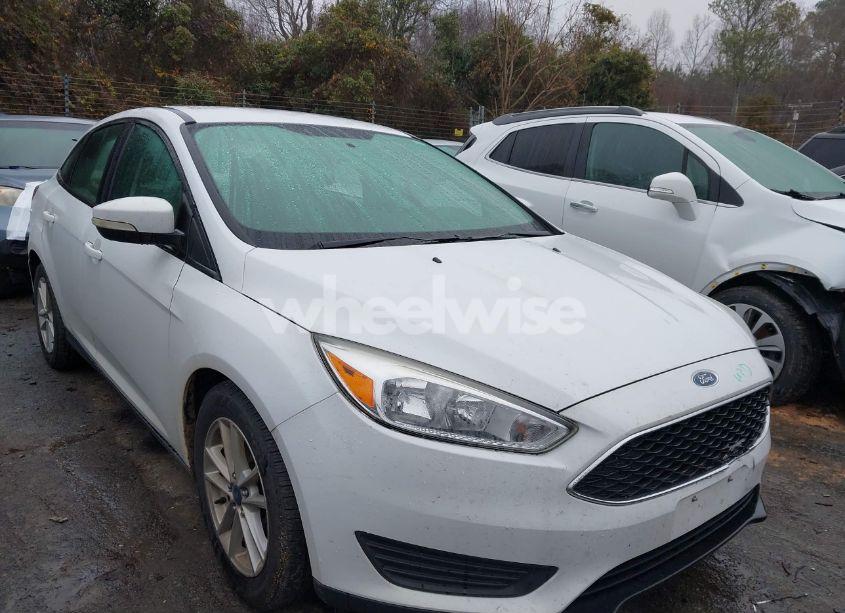 2017 Ford Focus SE (VIN 1FADP3F23HL302325) main photo
