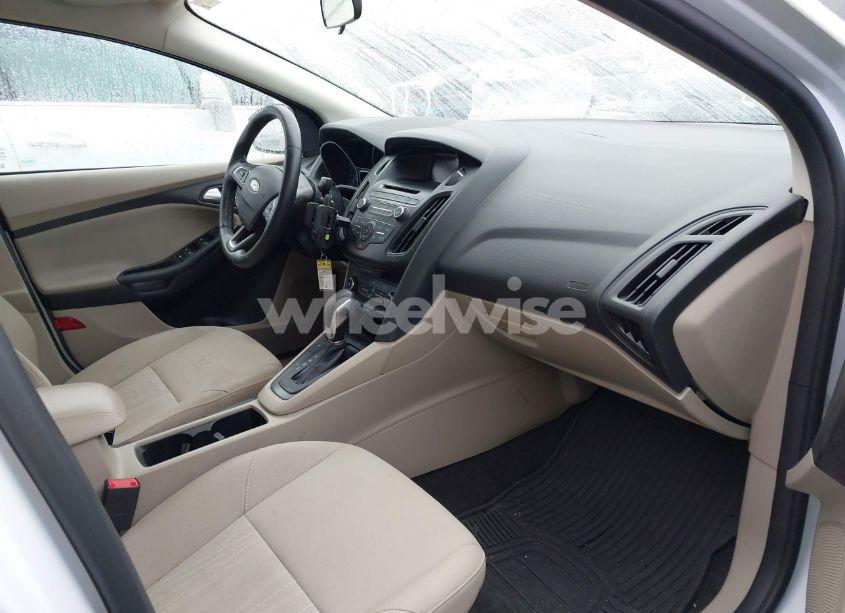 Photo 5 of 2017 Ford Focus SE (VIN 1FADP3F23HL302325)