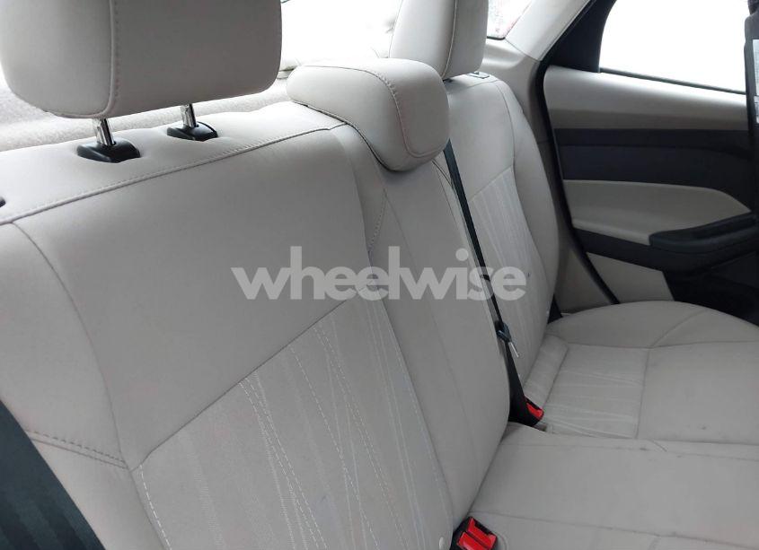 Photo 8 of 2017 Ford Focus SE (VIN 1FADP3F23HL302325)