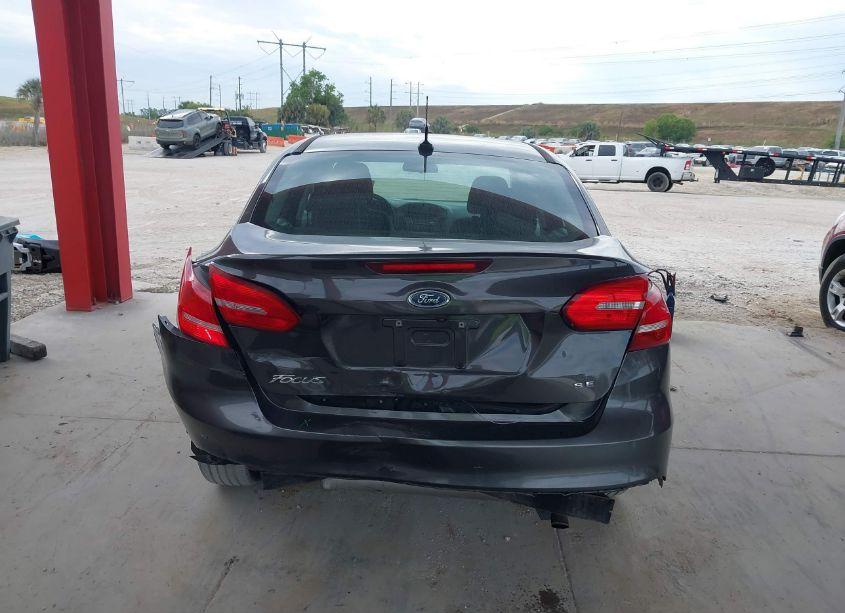 Photo 17 of 2017 Ford Focus SE (VIN 1FADP3F23HL312935)