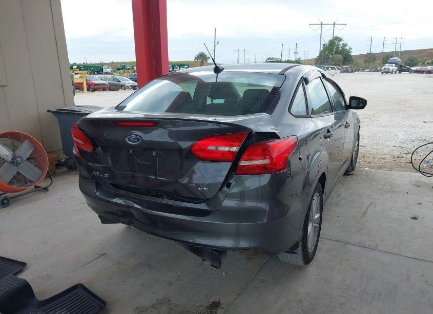 Photo 4 of 2017 Ford Focus SE (VIN 1FADP3F23HL312935)