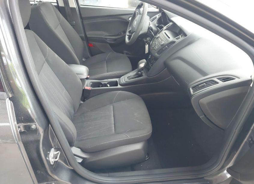 Photo 5 of 2017 Ford Focus SE (VIN 1FADP3F23HL312935)