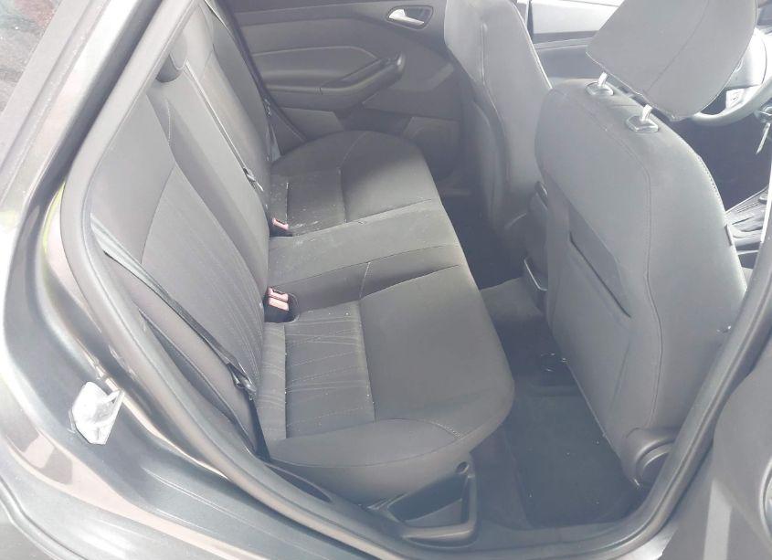 Photo 8 of 2017 Ford Focus SE (VIN 1FADP3F23HL312935)