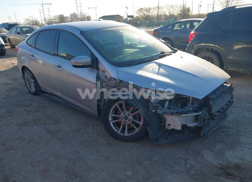 2017 Ford Focus SE (VIN 1FADP3F23HL324633) main photo