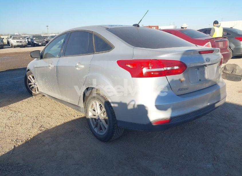 Photo 3 of 2017 Ford Focus SE (VIN 1FADP3F23HL324633)