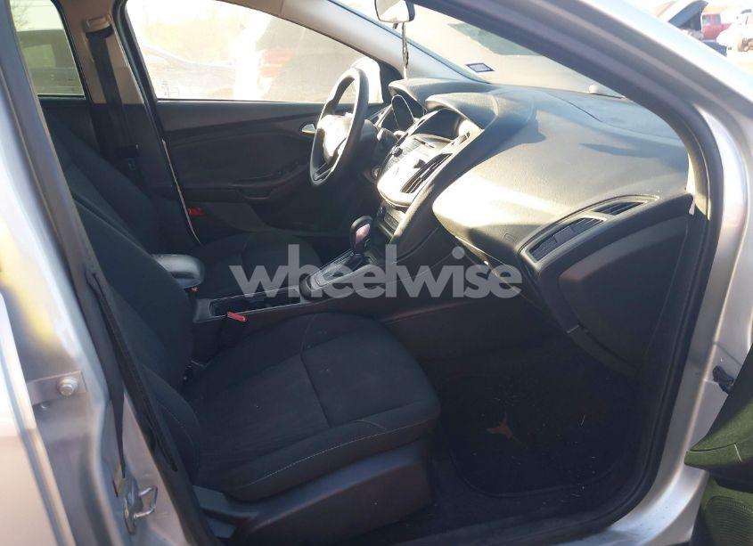 Photo 5 of 2017 Ford Focus SE (VIN 1FADP3F23HL324633)