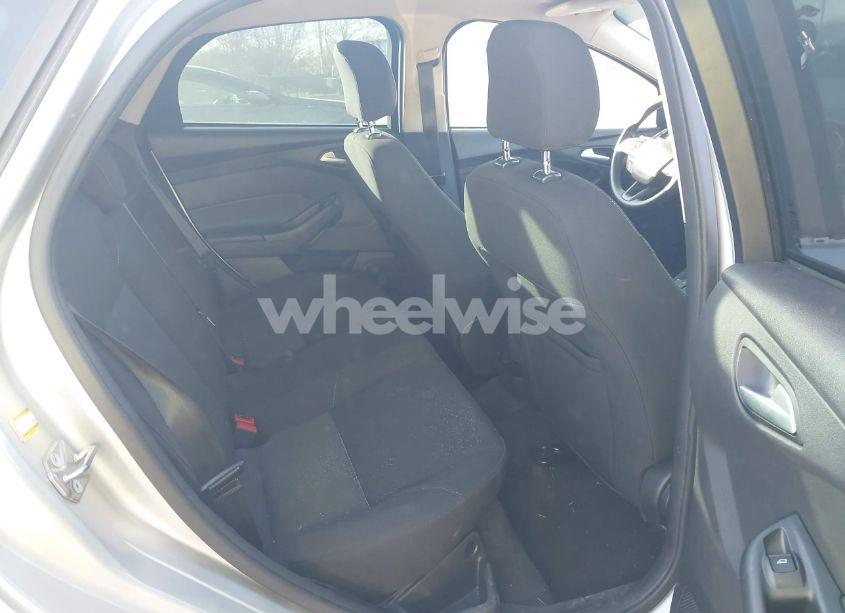 Photo 8 of 2017 Ford Focus SE (VIN 1FADP3F23HL324633)