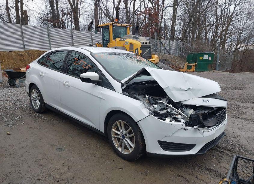 2017 Ford Focus SE (VIN 1FADP3F23HL339682) main photo