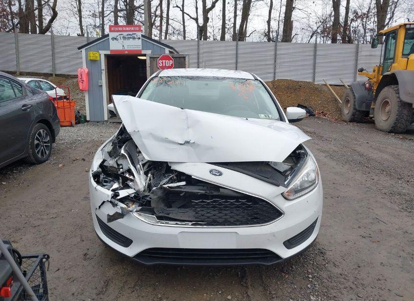 Photo 13 of 2017 Ford Focus SE (VIN 1FADP3F23HL339682)