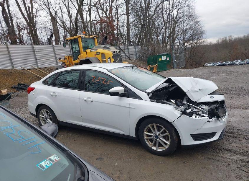 Photo 14 of 2017 Ford Focus SE (VIN 1FADP3F23HL339682)