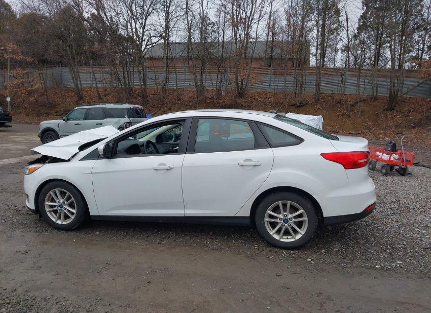 Photo 15 of 2017 Ford Focus SE (VIN 1FADP3F23HL339682)