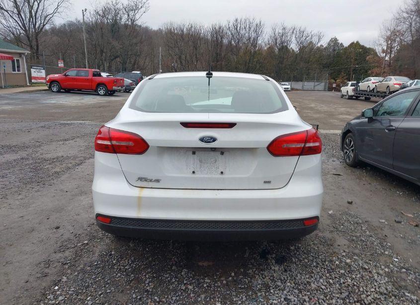 Photo 17 of 2017 Ford Focus SE (VIN 1FADP3F23HL339682)