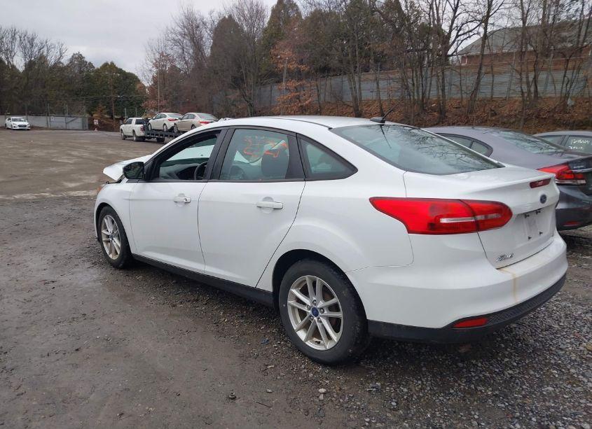 Photo 3 of 2017 Ford Focus SE (VIN 1FADP3F23HL339682)