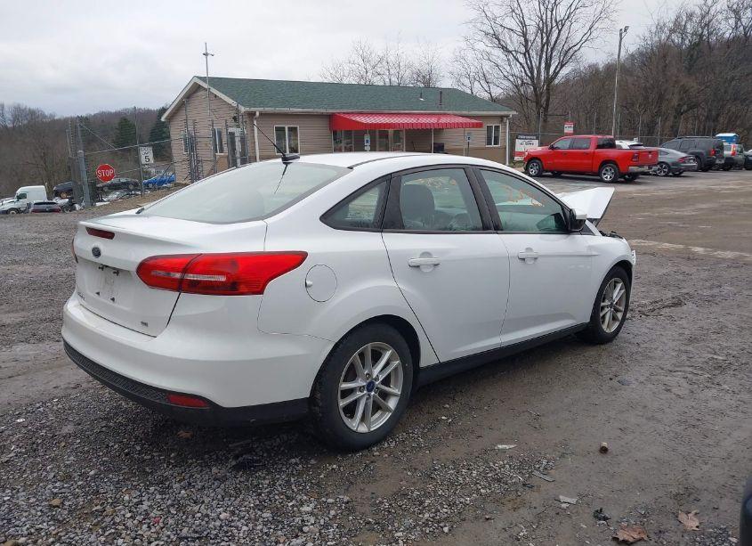Photo 4 of 2017 Ford Focus SE (VIN 1FADP3F23HL339682)
