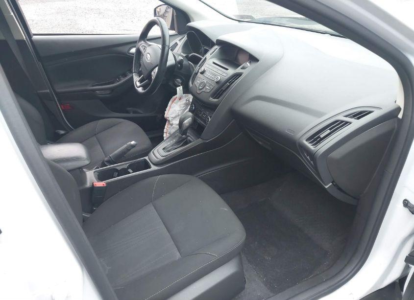 Photo 5 of 2017 Ford Focus SE (VIN 1FADP3F23HL339682)