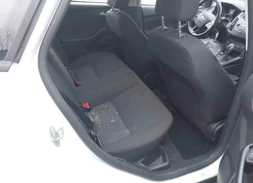 Photo 8 of 2017 Ford Focus SE (VIN 1FADP3F23HL339682)