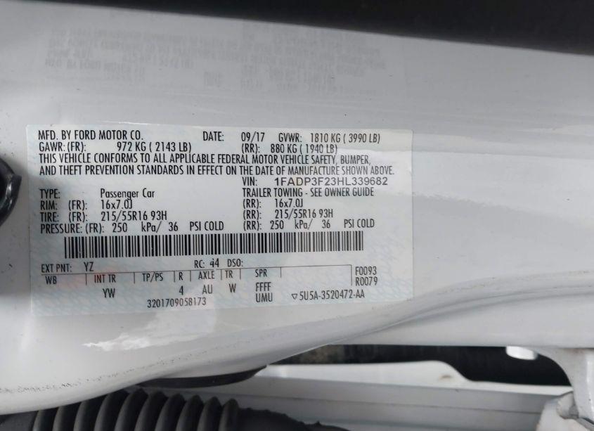 Photo 9 of 2017 Ford Focus SE (VIN 1FADP3F23HL339682)