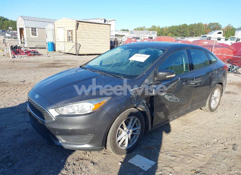 Photo 2 of 2017 Ford Focus SE (VIN 1FADP3F23HL345644)
