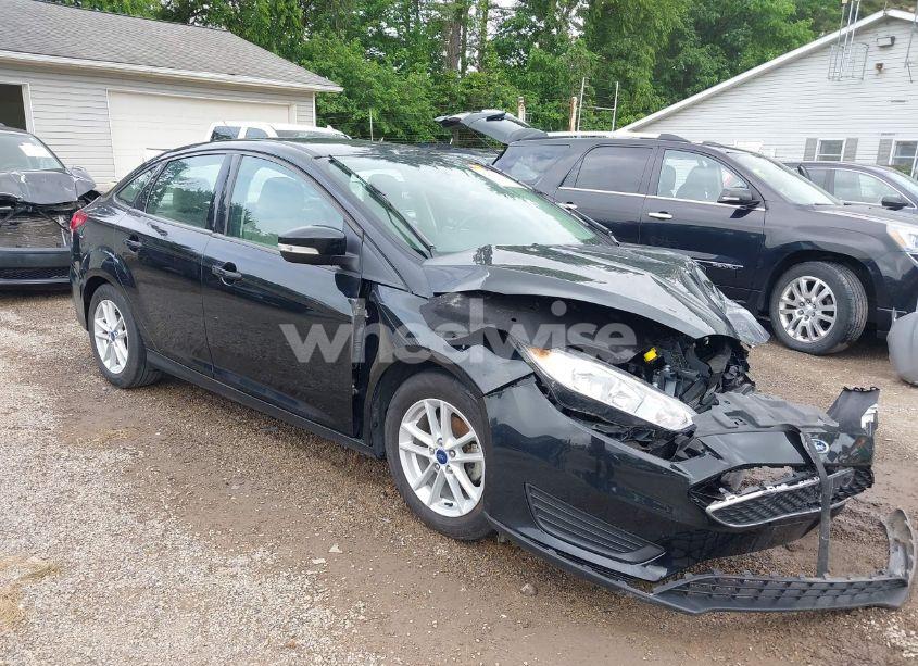 2017 Ford Focus SE (VIN 1FADP3F23HL346826) main photo