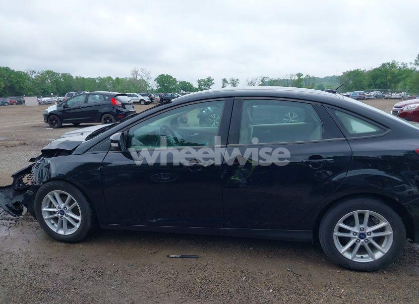 Photo 15 of 2017 Ford Focus SE (VIN 1FADP3F23HL346826)