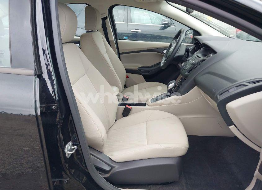 Photo 5 of 2017 Ford Focus SE (VIN 1FADP3F23HL346826)