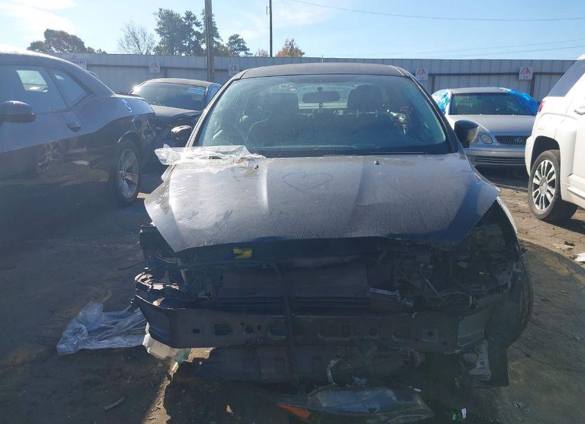 Photo 12 of 2018 Ford Focus SE (VIN 1FADP3F23JL201033)