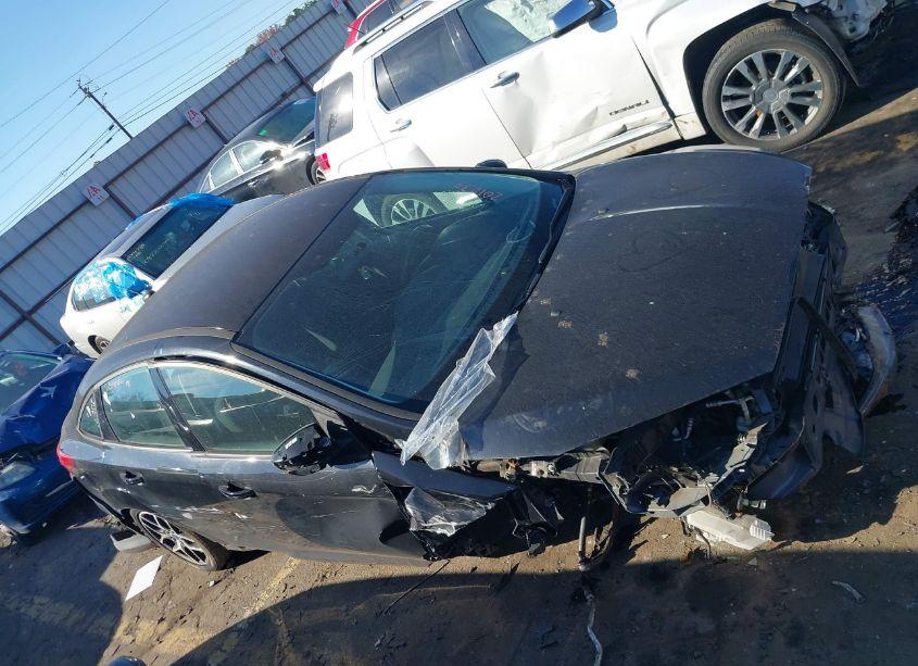 Photo 13 of 2018 Ford Focus SE (VIN 1FADP3F23JL201033)