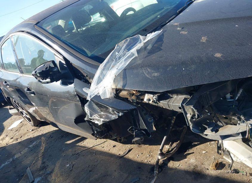 Photo 17 of 2018 Ford Focus SE (VIN 1FADP3F23JL201033)