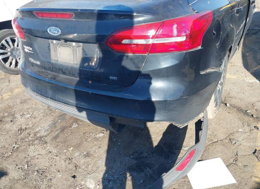 Photo 19 of 2018 Ford Focus SE (VIN 1FADP3F23JL201033)