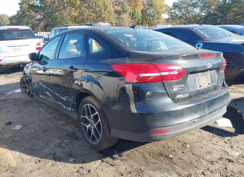 Photo 3 of 2018 Ford Focus SE (VIN 1FADP3F23JL201033)