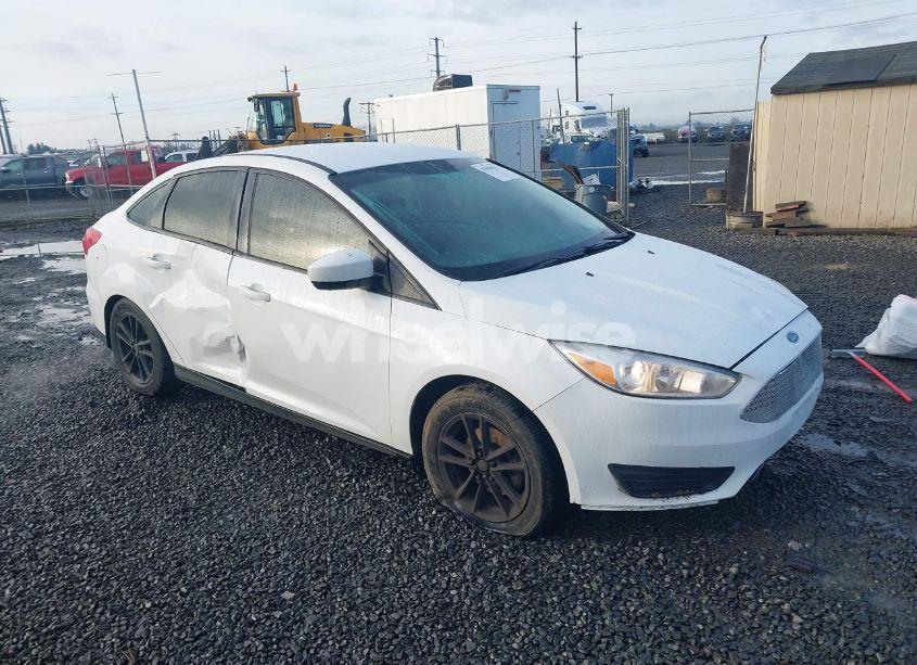 2018 Ford Focus SE (VIN 1FADP3F23JL242066) main photo