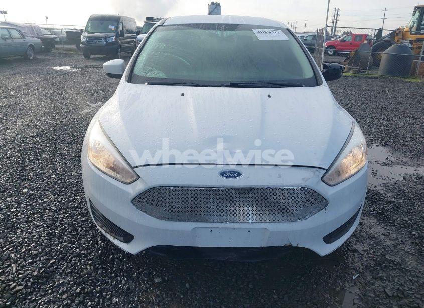 Photo 12 of 2018 Ford Focus SE (VIN 1FADP3F23JL242066)