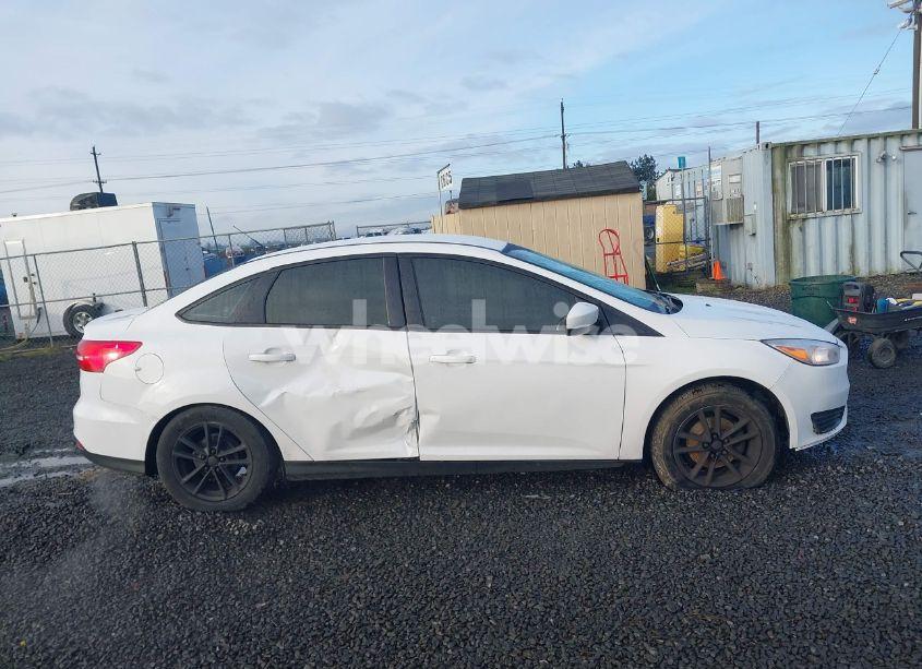 Photo 13 of 2018 Ford Focus SE (VIN 1FADP3F23JL242066)