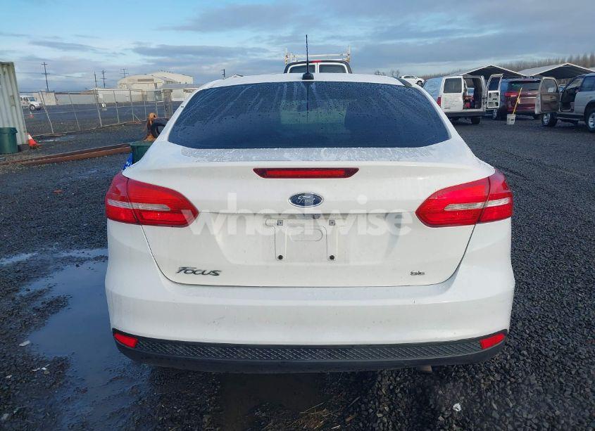 Photo 16 of 2018 Ford Focus SE (VIN 1FADP3F23JL242066)