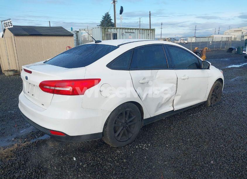 Photo 4 of 2018 Ford Focus SE (VIN 1FADP3F23JL242066)